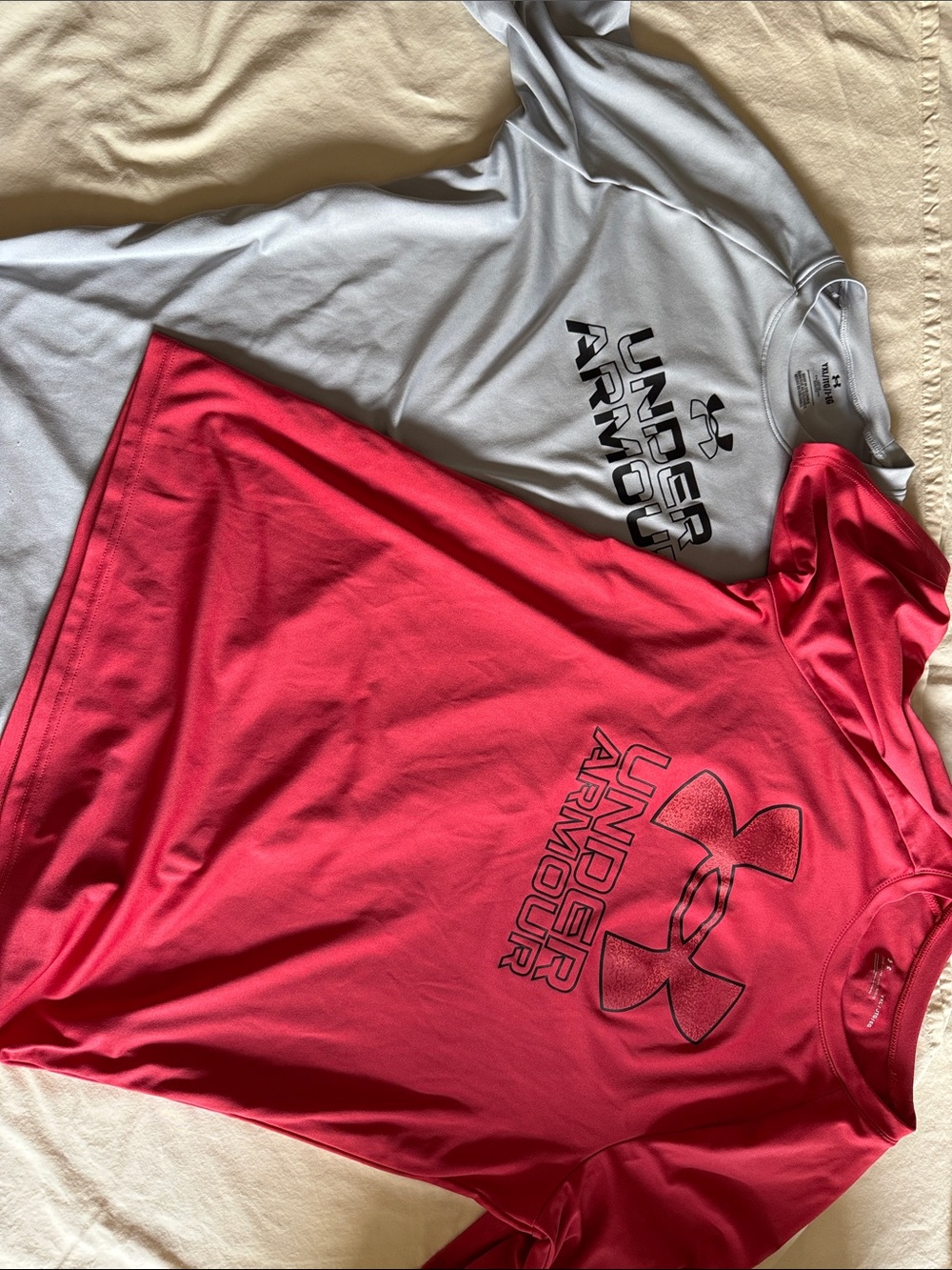 Under Armour Boys YXL Performance Logo Tees, Red and Grey